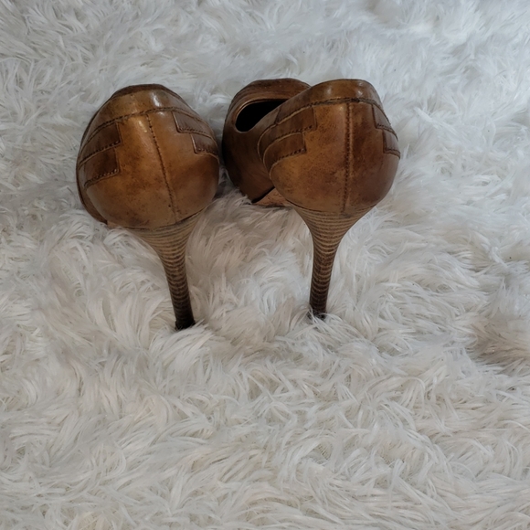 L.A.M.B Vero Guoio Tan Pumps 6 - Picture 5 of 5